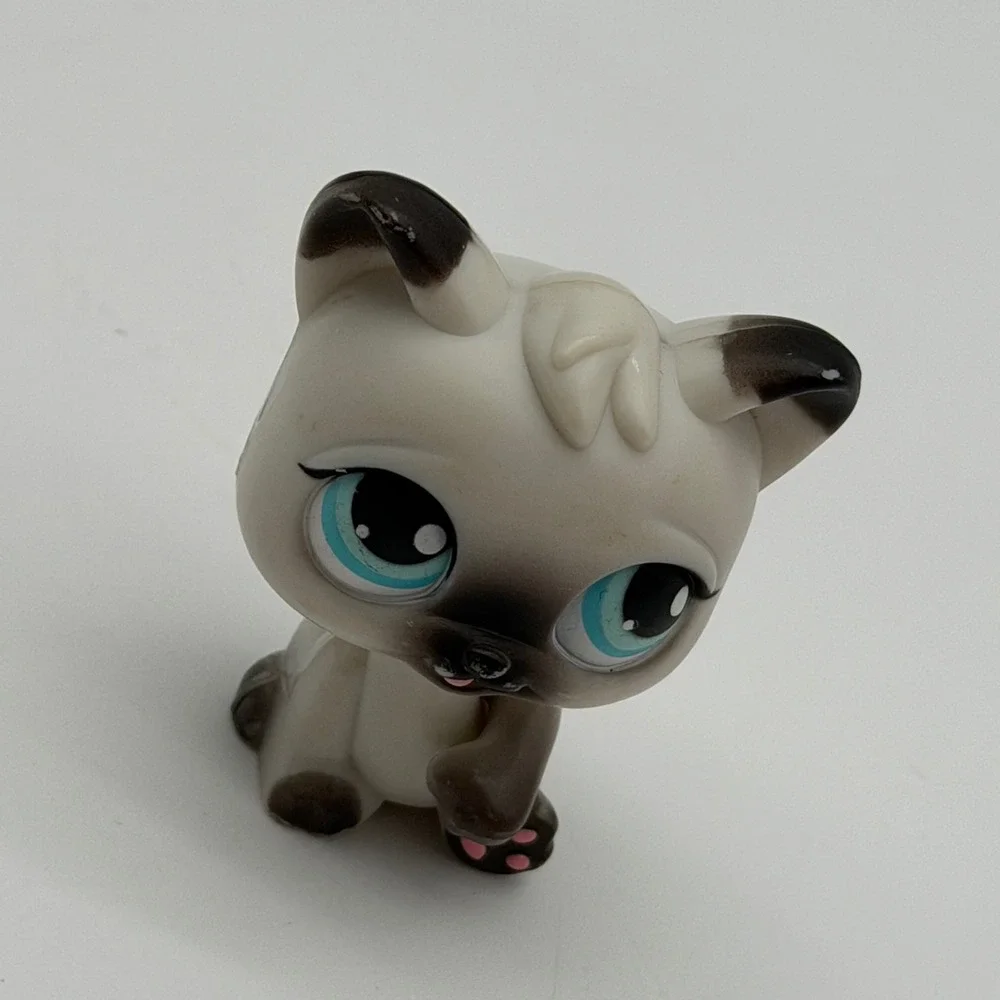 Hasbro Littlest Pet Shop Siamese Cat #180 Blue Eyes Pink Paw Print Vintage 2005